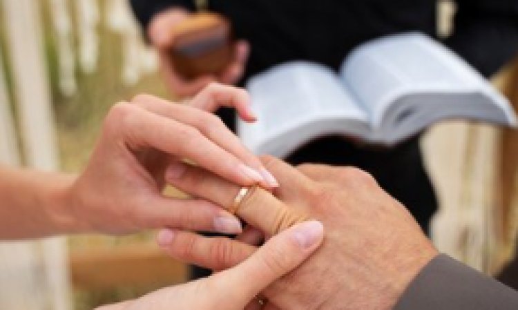 Apakah Boleh Nikah Beda Agama di Indonesia? Ternyata Begini Aturannya!