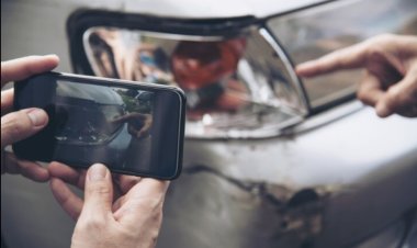 Siapakah yang Salah? Pahami Hukum Menabrak Mobil Parkir di Bahu Jalan