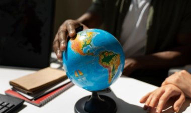 Fondasi Hubungan Antar Negara: Apa Saja yang Menjadi Sumber Hukum Internasional?