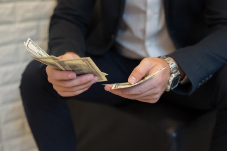 Tindakan Tercela, Apa Pungli Termasuk Korupsi?