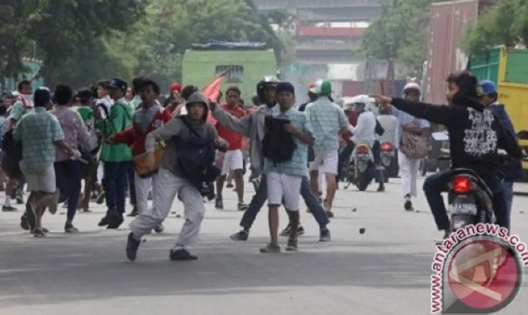 Bahaya Bagi Individu, Sekolah, dan Lingkungan: Apa Dampak dari Tawuran Antar Pelajar?
